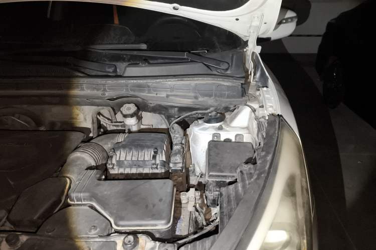 Used Hyundai ix35 2013 2.0L Automatic 4x4 Intelligent GLS China IV Standard Engine Bay Left