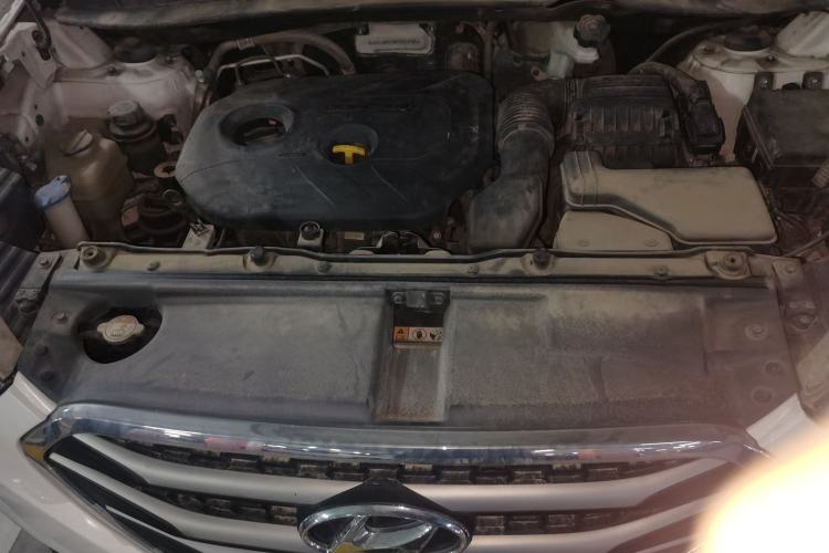 Used Hyundai ix35 2013 2.0L Automatic Two-Wheel Drive Smart GLS China V Standard Engine Bay