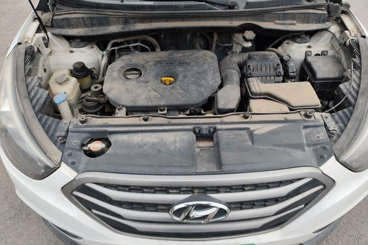 Used Hyundai ix35 2013 2.0L Automatic Two-Wheel Drive Smart GLS China IV Standard Engine Bay