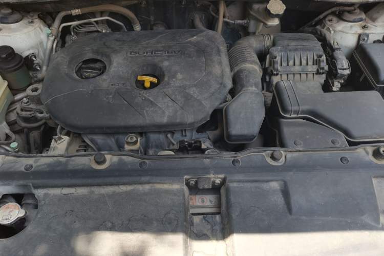 Used Hyundai ix35 2013 2.0L Automatic Two-Wheel Drive Smart GLS China IV Standard Engine Bay