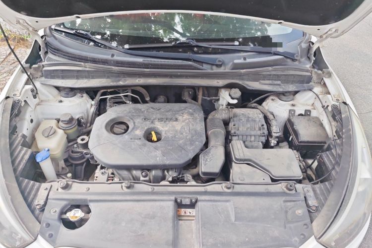 Used Hyundai ix35 2013 2.0L Automatic Two-Wheel Drive Smart GLS China IV Standard Engine Bay