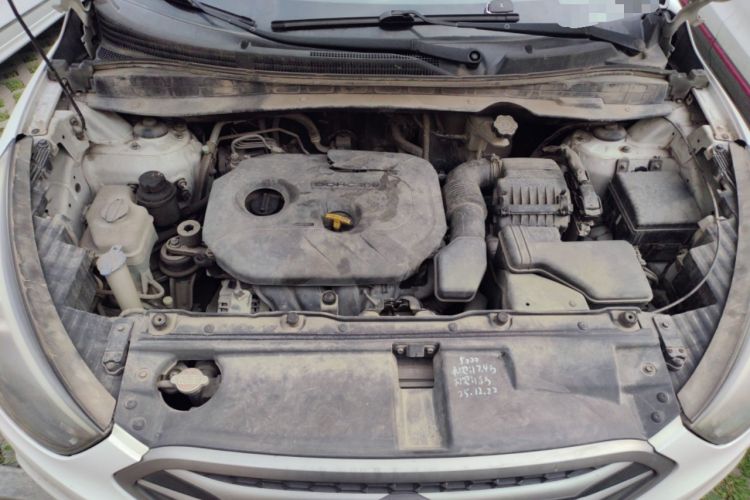 Used Hyundai ix35 2013 2.0L Automatic Two-Wheel Drive Smart GLS China IV Standard Engine Bay