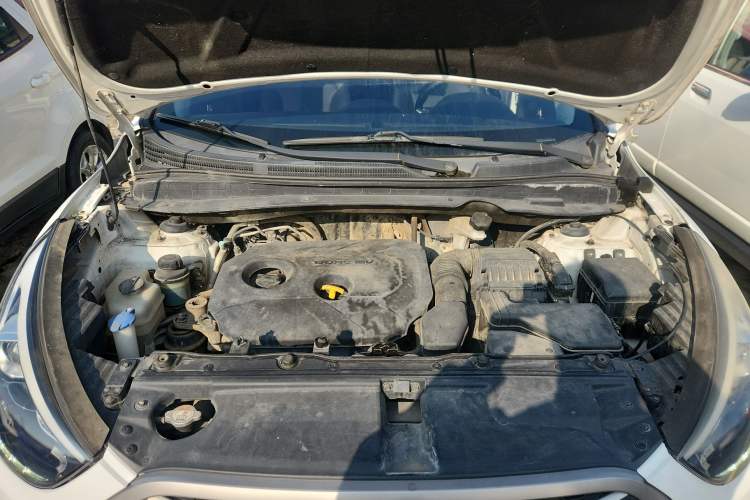 Used Hyundai ix35 2013 2.0L Automatic Two-Wheel Drive Smart GLS China V Standard Engine Bay