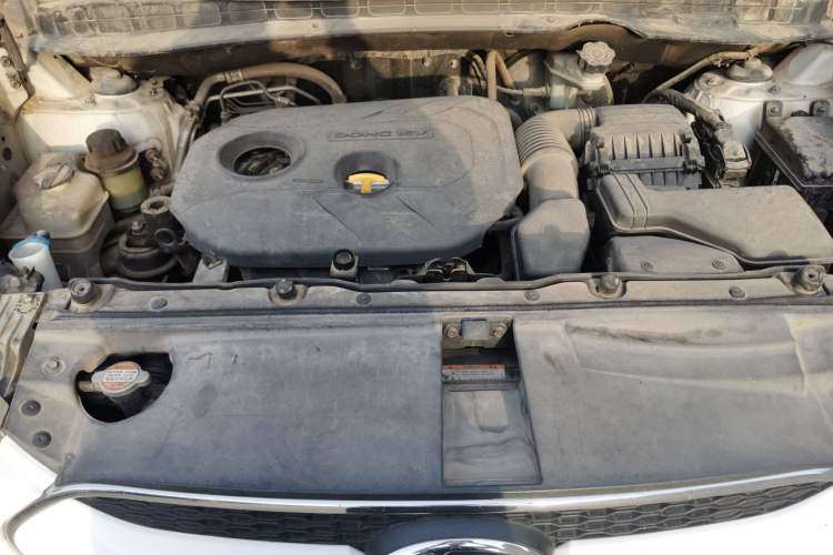 Used Hyundai ix35 2013 2.0L Automatic Two-Wheel Drive Smart GLS China V Standard Engine Bay