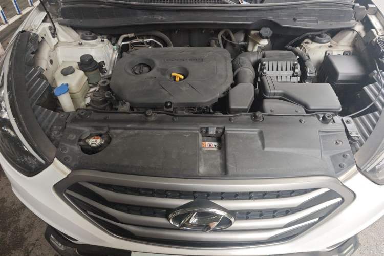 Used Hyundai ix35 2013 2.0L Automatic Two-Wheel Drive Smart GLS China IV Standard Engine Bay