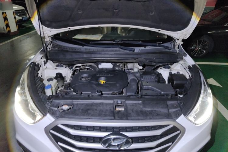 Used Hyundai ix35 2013 2.0L Automatic Two-Wheel Drive Smart GLS China V Standard Engine Bay