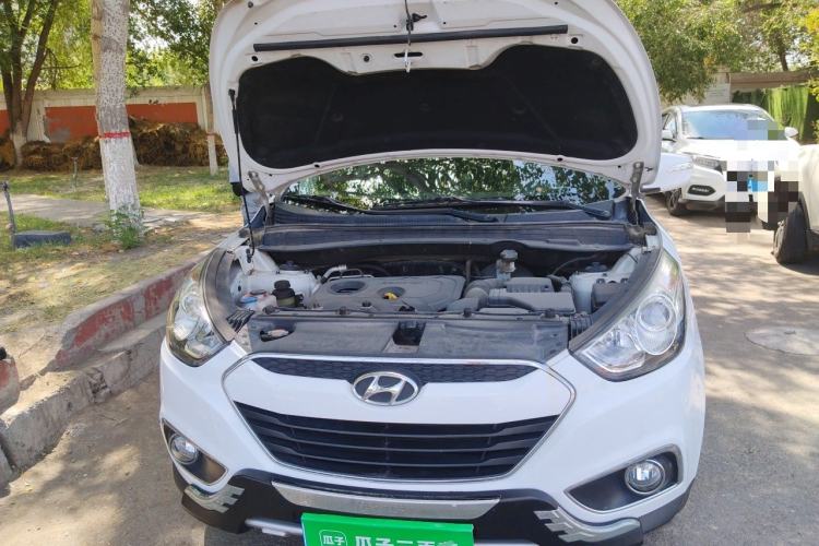 Used Hyundai ix35 2013 2.0L Automatic Two-Wheel Drive Smart GLS China IV Standard Engine Bay