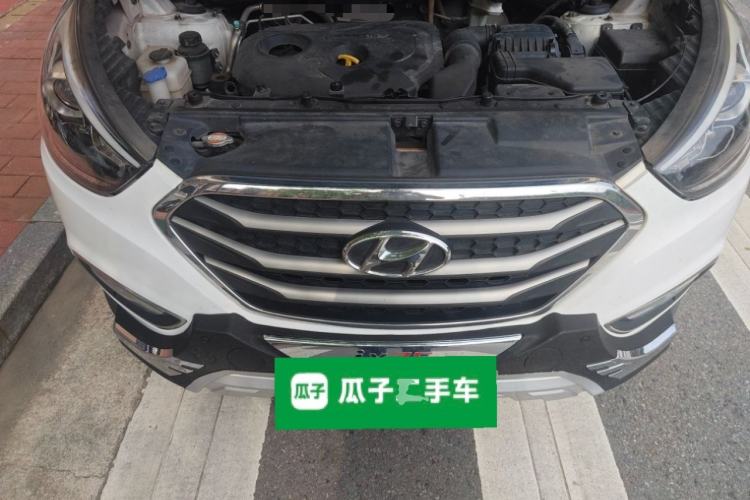 Used Hyundai ix35 2013 2.0L Automatic Two-Wheel Drive Smart GLS China IV Standard Engine Bay