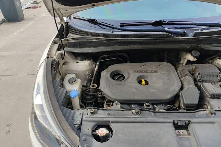 Used Hyundai ix35 2013 2.0L Automatic Two-Wheel Drive Leading GLX China IV Standard Engine Bay Right