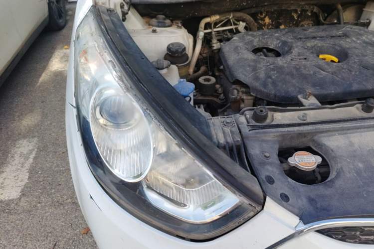 Used Hyundai ix35 2013 2.0L Automatic Two-Wheel Drive Smart GLS China IV Standard Engine Bay Right