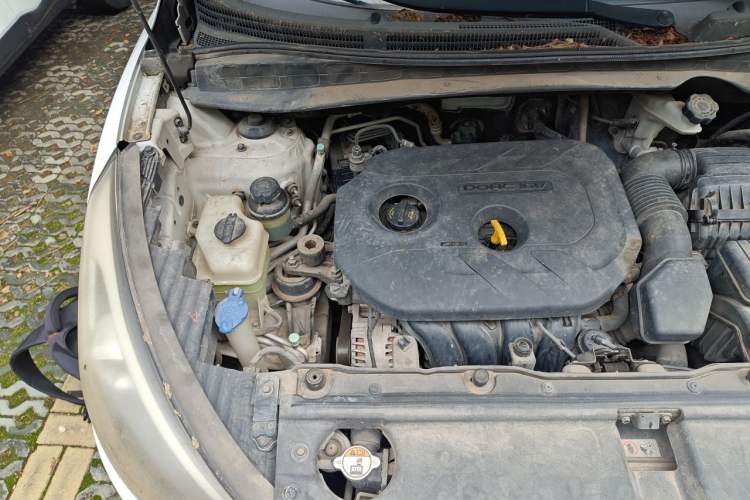 Used Hyundai ix35 2013 2.0L Automatic Two-Wheel Drive Smart GLS China IV Standard Engine Bay Right