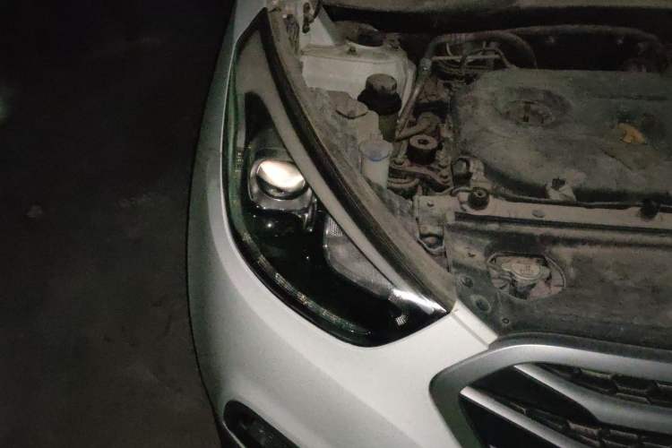 Used Hyundai ix35 2013 2.0L Automatic Two-Wheel Drive Smart GLS China IV Standard Engine Bay Right