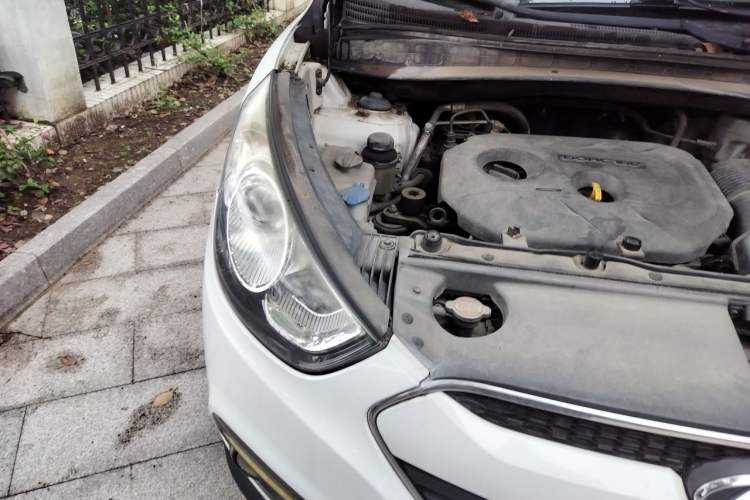 Used Hyundai ix35 2013 2.0L Automatic Two-Wheel Drive Smart GLS China IV Standard Engine Bay Right