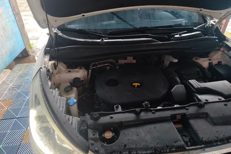 Used Hyundai ix35 2013 2.0L Automatic Two-Wheel Drive Smart GLS China IV Standard Engine Bay Right