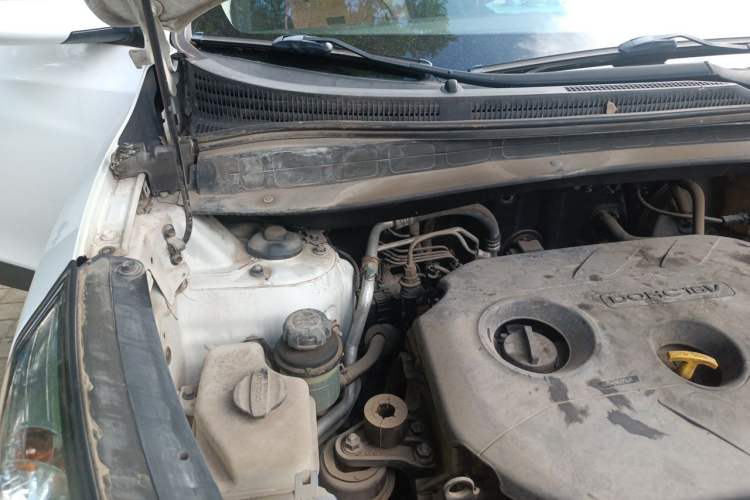 Used Hyundai ix35 2013 2.0L Automatic Two-Wheel Drive Smart GLS China IV Standard Engine Bay Right