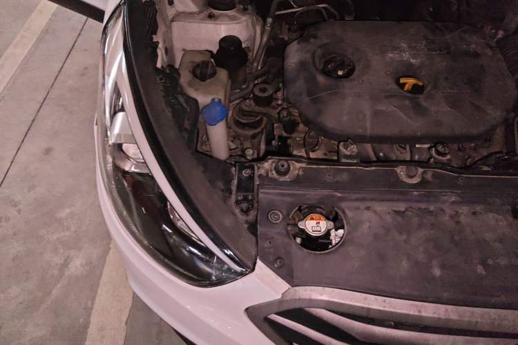 Used Hyundai ix35 2013 2.0L Automatic Two-Wheel Drive Smart GLS China IV Standard Engine Bay Right