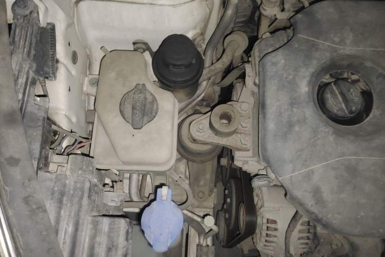 Used Hyundai ix35 2013 2.0L Automatic Two-Wheel Drive Smart GLS China IV Standard Engine Bay Right