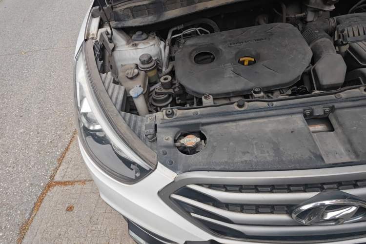 Used Hyundai ix35 2013 2.0L Automatic Two-Wheel Drive Comfort GL China V Standard Engine Bay Right