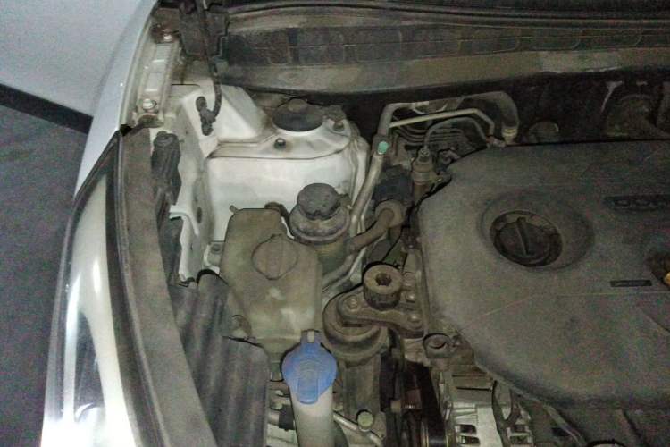 Used Hyundai ix35 2013 2.0L Automatic Two-Wheel Drive Smart GLS China IV Standard Engine Bay Right