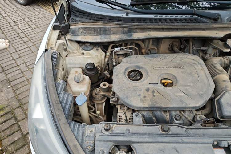 Used Hyundai ix35 2013 2.0L Automatic Two-Wheel Drive Smart GLS China IV Standard Engine Bay Right