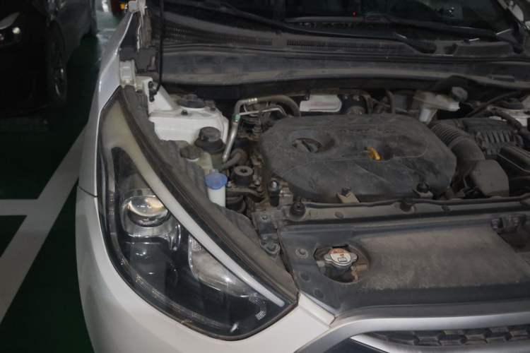 Used Hyundai ix35 2013 2.0L Automatic Two-Wheel Drive Smart GLS China IV Standard Engine Bay Right
