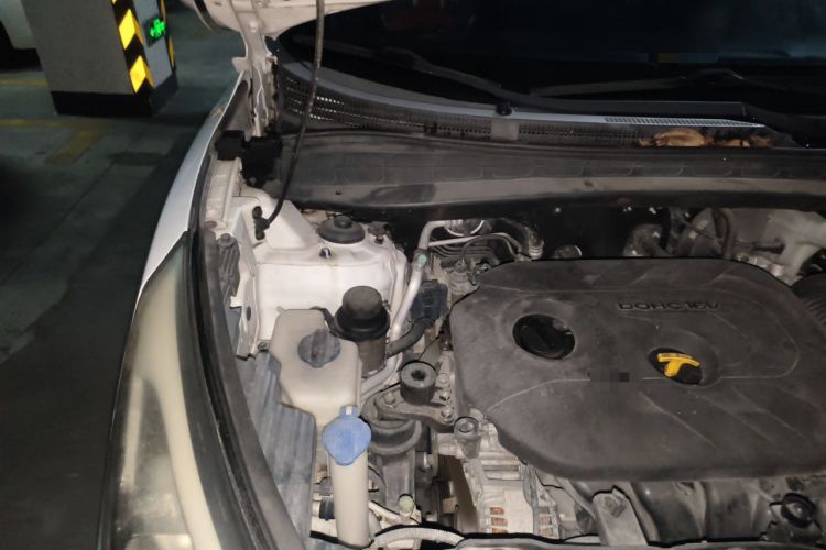 Used Hyundai ix35 2013 2.0L Automatic Two-Wheel Drive Smart GLS China IV Standard Engine Bay Right