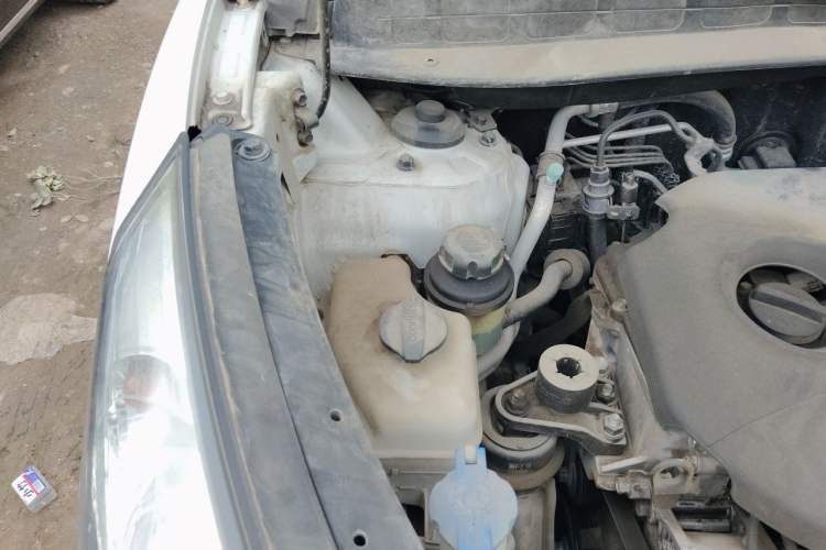 Used Hyundai ix35 2013 2.0L Automatic Two-Wheel Drive Smart GLS China IV Standard Engine Bay Right