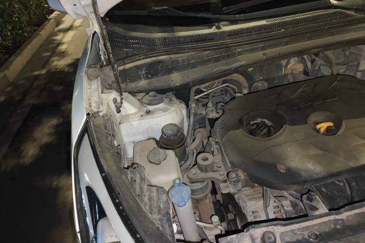 Used Hyundai ix35 2013 2.0L Automatic Two-Wheel Drive Smart GLS China IV Standard Engine Bay Right