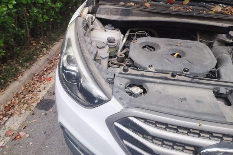 Used Hyundai ix35 2013 2.0L Automatic Two-Wheel Drive Smart GLS China IV Standard Engine Bay Right