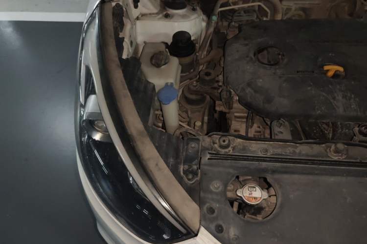 Used Hyundai ix35 2013 2.0L Automatic Two-Wheel Drive Smart GLS China IV Standard Engine Bay Right