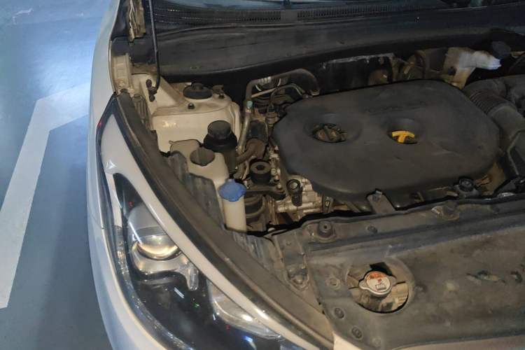 Used Hyundai ix35 2013 2.0L Automatic Two-Wheel Drive Smart GLS China IV Standard Engine Bay Right