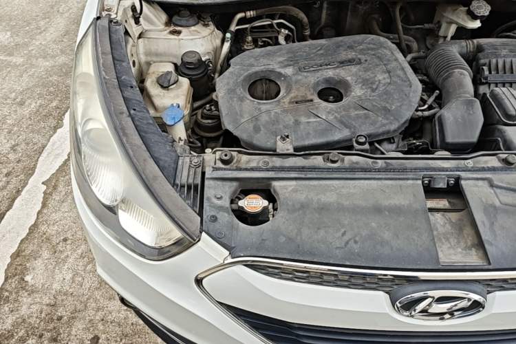 Used Hyundai ix35 2013 2.0L Automatic Two-Wheel Drive Smart GLS China IV Standard Engine Bay Right