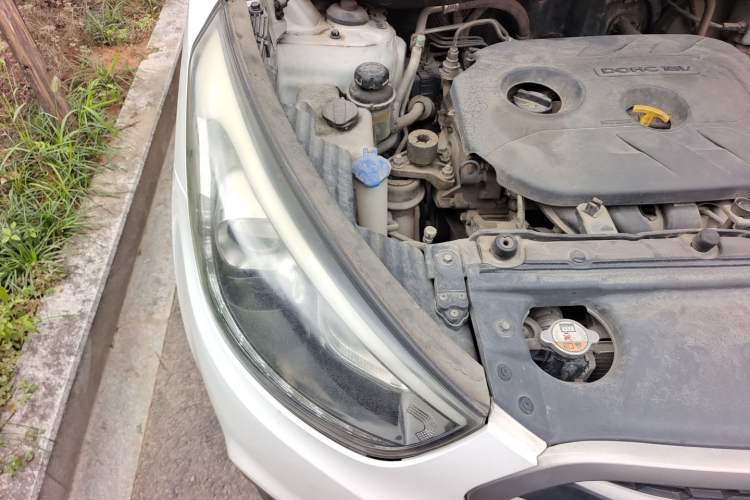 Used Hyundai ix35 2013 2.0L Automatic Two-Wheel Drive Smart GLS China IV Standard Engine Bay Right
