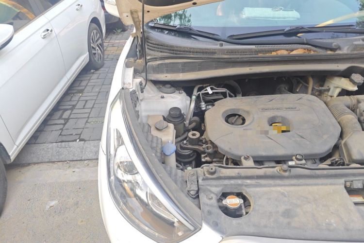 Used Hyundai ix35 2013 2.0L Automatic Two-Wheel Drive Smart GLS China IV Standard Engine Bay Right