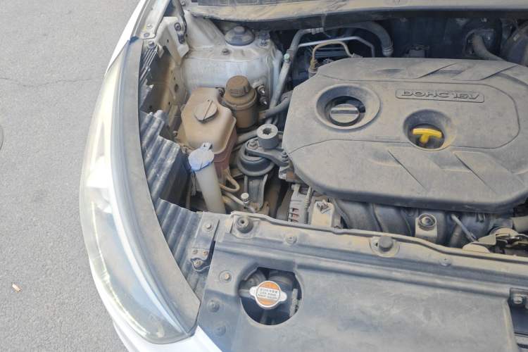 Used Hyundai ix35 2013 2.0L Automatic Two-Wheel Drive Smart GLS China IV Standard Engine Bay Right