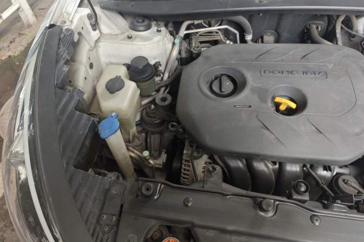 Used Hyundai ix35 2013 2.0L Automatic Two-Wheel Drive Smart GLS China IV Standard Engine Bay Right