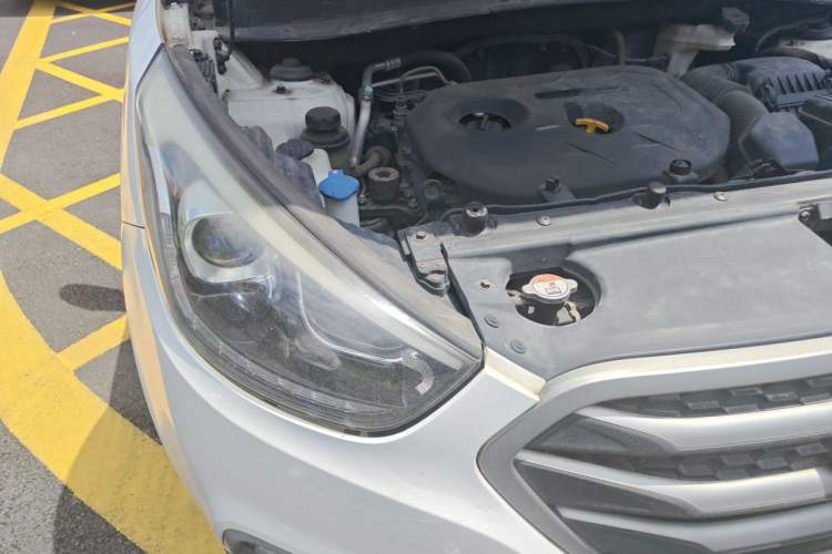 Used Hyundai ix35 2013 2.0L Automatic Two-Wheel Drive Smart GLS China IV Standard Engine Bay Right