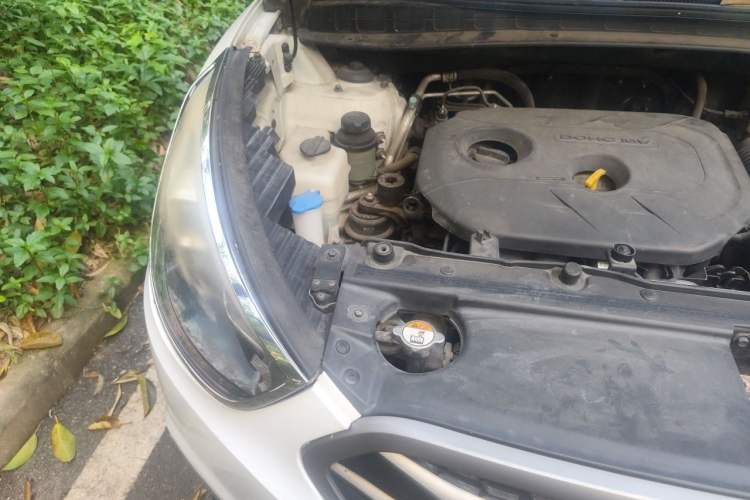 Used Hyundai ix35 2013 2.0L Automatic Two-Wheel Drive Smart GLS China IV Standard Engine Bay Right