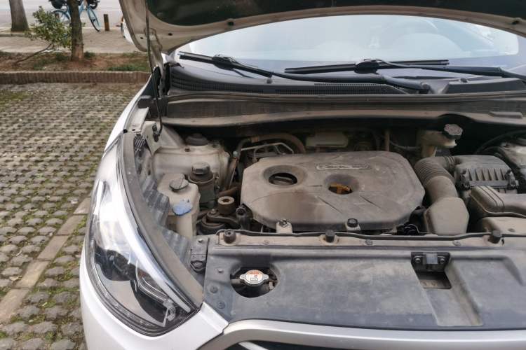 Used Hyundai ix35 2013 2.0L Automatic Two-Wheel Drive Smart GLS China IV Standard Engine Bay Right