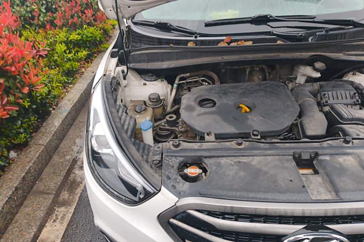Used Hyundai ix35 2013 2.0L Automatic Two-Wheel Drive Smart GLS China IV Standard Engine Bay Right