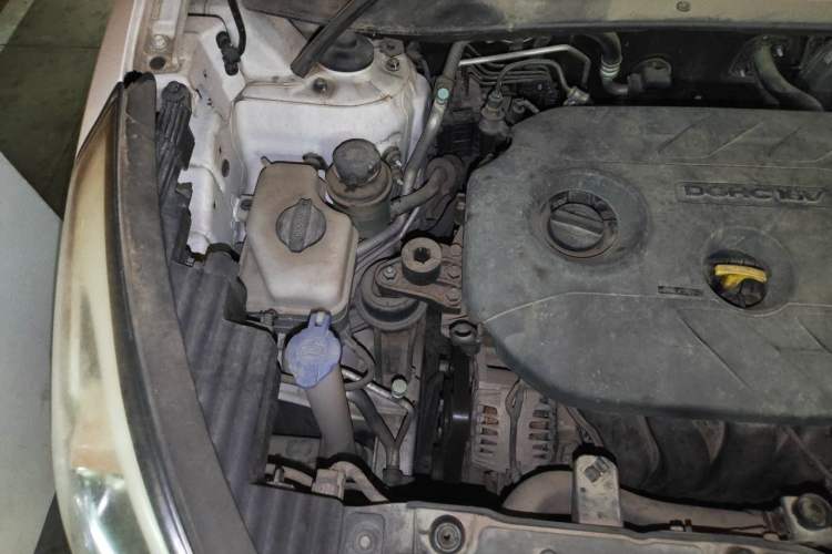 Used Hyundai ix35 2013 2.0L Automatic Two-Wheel Drive Smart GLS China IV Standard Engine Bay Right