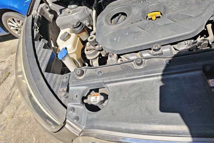Used Hyundai ix35 2013 2.0L Automatic Two-Wheel Drive Smart GLS China IV Standard Engine Bay Right