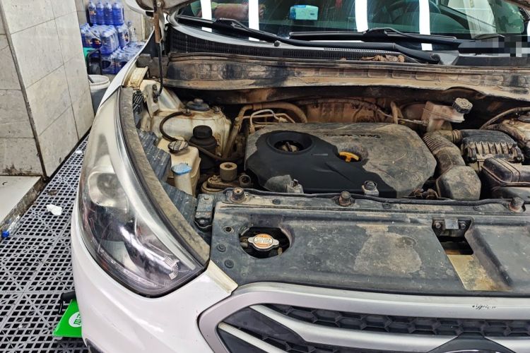 Used Hyundai ix35 2013 2.0L Automatic 2WD Comfort GL China IV Standard Engine Bay Right