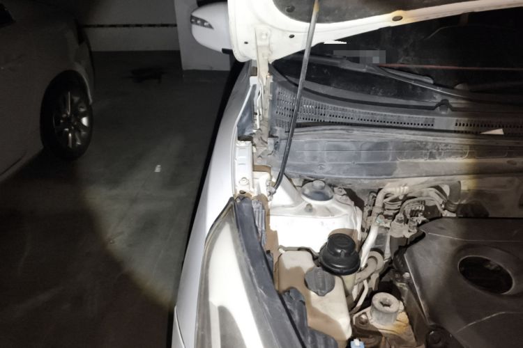 Used Hyundai ix35 2013 2.0L Automatic 4x4 Intelligent GLS China IV Standard Engine Bay Right