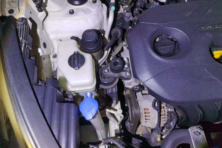 Used Hyundai ix35 2013 2.0L Automatic Two-Wheel Drive Smart GLS China IV Standard Engine Bay Right