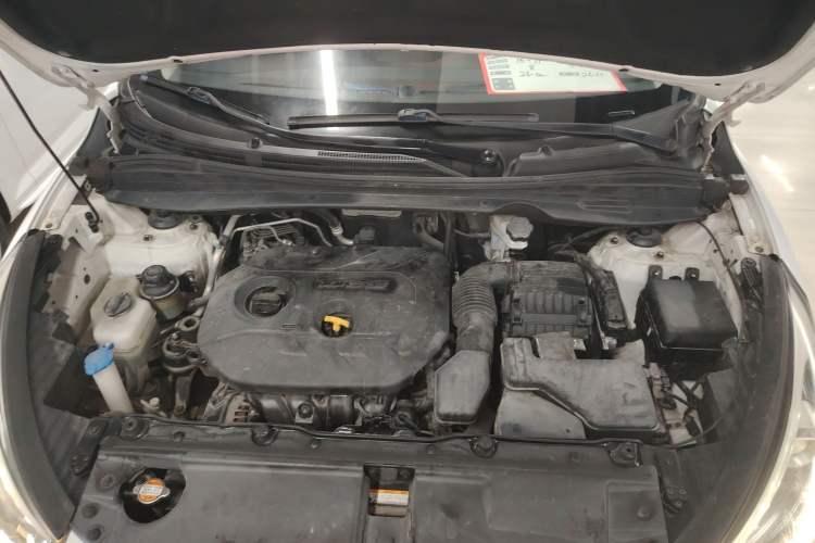 Used Hyundai ix35 2013 2.0L Automatic Two-Wheel Drive Smart GLS China IV Standard Engine Bay