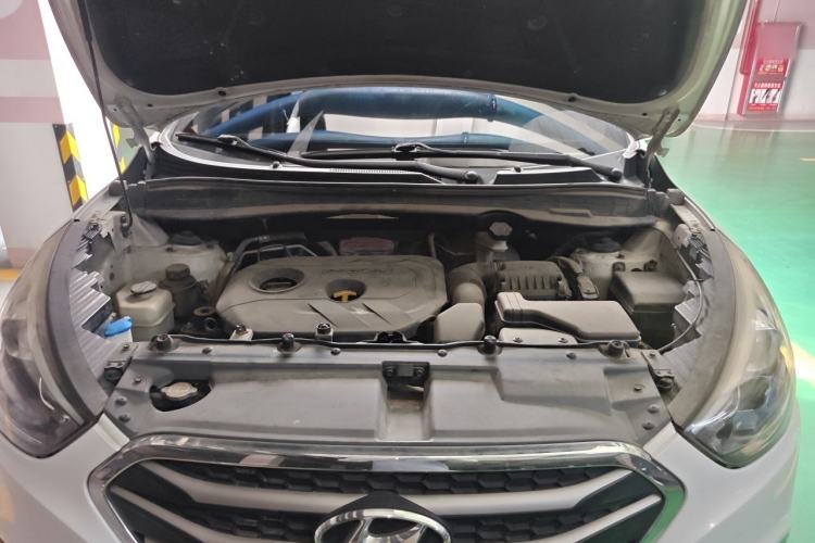 Used Hyundai ix35 2013 2.0L Automatic Two-Wheel Drive Smart GLS China V Standard Engine Bay