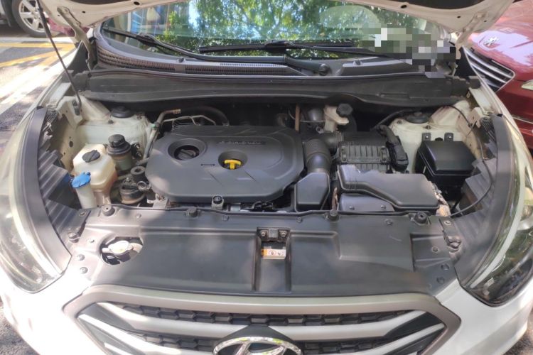 Used Hyundai ix35 2013 2.0L Automatic Two-Wheel Drive Smart GLS China IV Standard Engine Bay