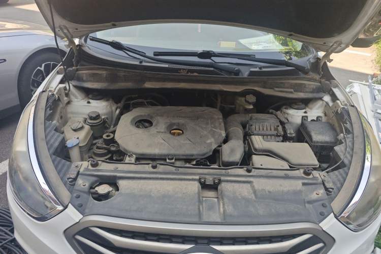 Used Hyundai ix35 2013 2.0L Automatic Two-Wheel Drive Smart GLS China IV Standard Engine Bay