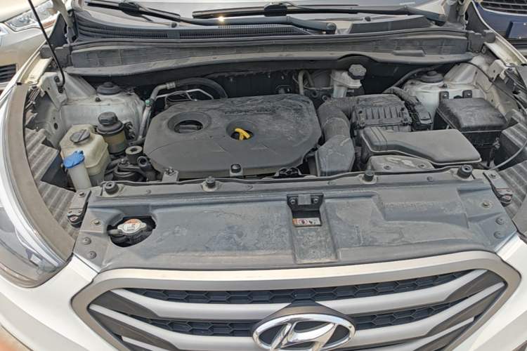 Used Hyundai ix35 2013 2.0L Automatic Two-Wheel Drive Smart GLS China V Standard Engine Bay